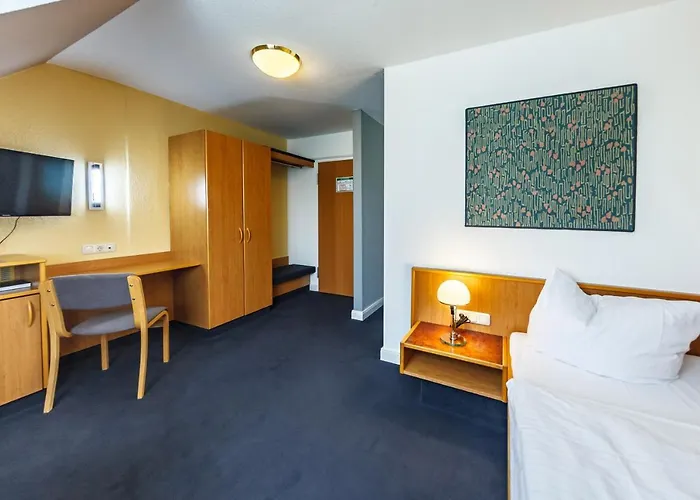 德绍鲁格拉潘森酒店 3* Dessau-Rosslau